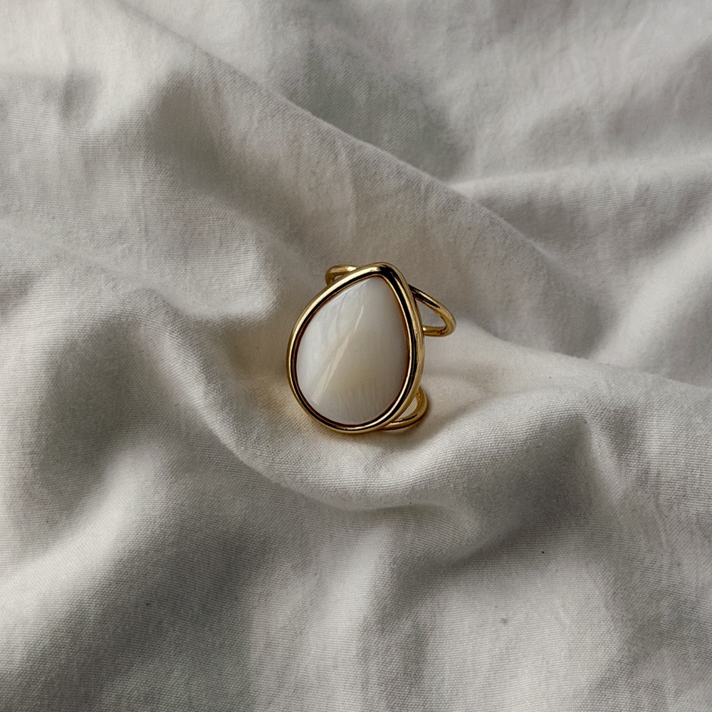 Big Drop Stone 18k Gold Plated Adjustable Ring - Mother of Pearl